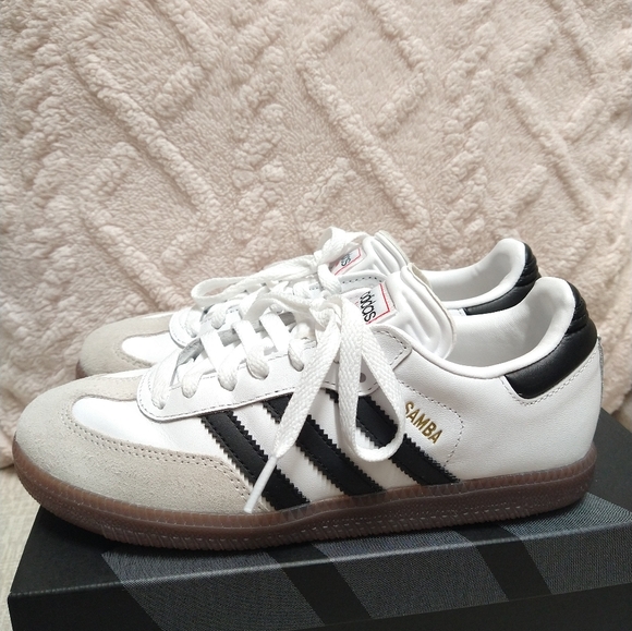 Adidas Samba Classic Shoes - Picture 13 of 15